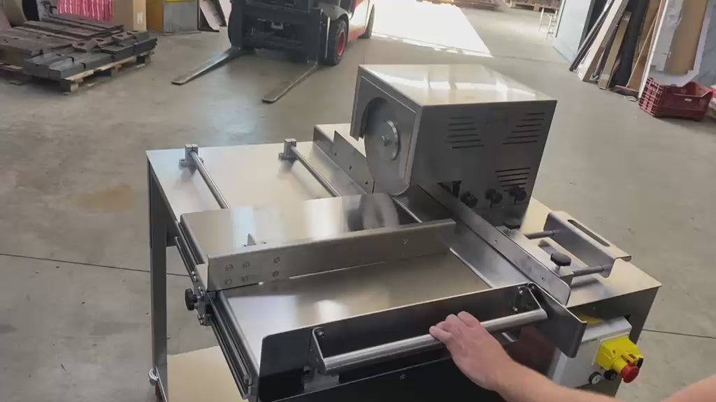 Video della taglierina per torrone SPRING in funzione